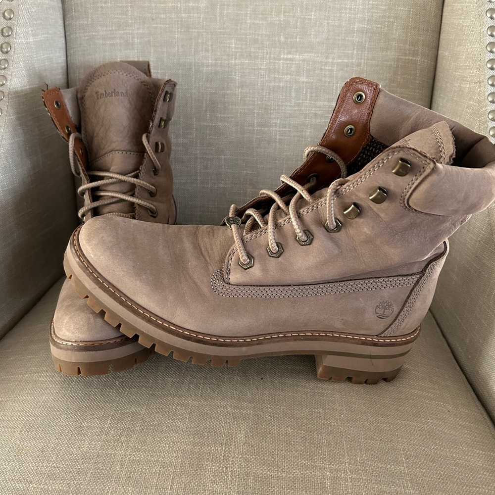 WOMEN'S TIMBERLAND® PREMIUM 6-INCH BOOTS size 10
